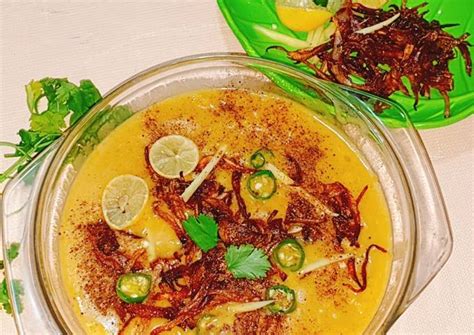  Haleem: Un trionfo di spezie e una danza di consistenze!