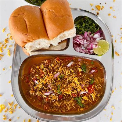  Misal Pav: Una danza esplosiva di sapori speziati e consistenze confortanti!