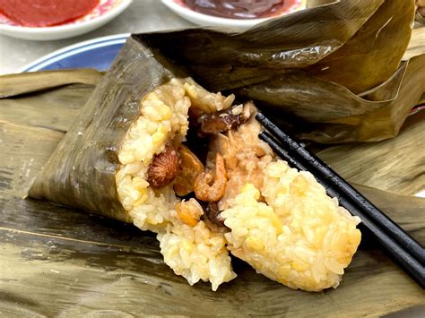  Zongzi di Wenzhou: Un delizioso mix di sapori dolci e salati avvolti in foglie di bambù!