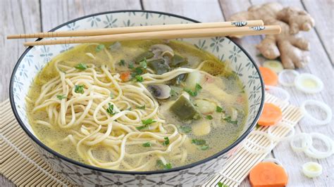  La Zuppa di Noodles Ciao del Cuore:  Una Sinfonia Cremosa che si Scioglie in Bocca!