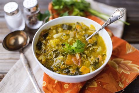  La Zuppa di Verdure Piccanti e Fresche di Yingtan: Un tuffo nel gusto energizzante del Sichuan!