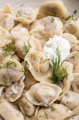  Pelmeni Siberiani: Un Tripudio di Gustosa Carne e Soffice Impasto!