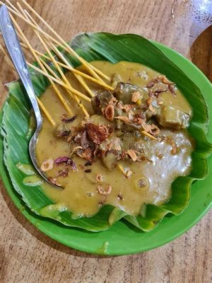  Sate Padang: Una Sinfonia di Sapori Piccanti e Cremose Note di Latte di Cocco!