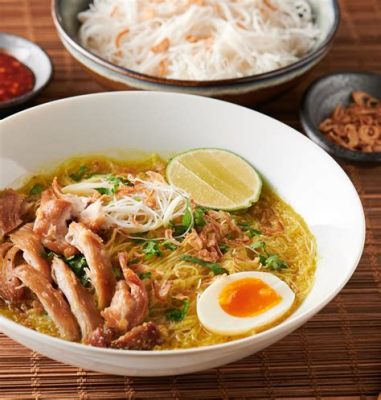  Soto Ayam! Un delizioso brodo di pollo indonesiano con un'esplosione di spezie fresche e un morbido tocco di coriandolo.